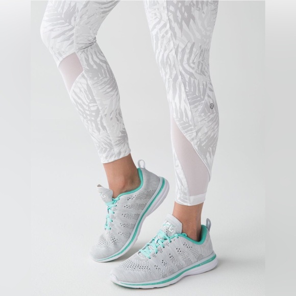 Lululemon Inspire Tight II
Palm Camo White Nimbus Great Condition - Picture 3 of 10